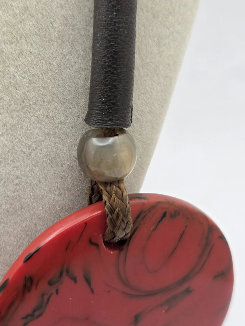 Chunky Red Swirl Resin Disc Statement Necklace Leather Cord Shell Button 24